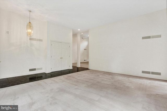 4 FOX RUN RD, Hummelstown, PA 17036