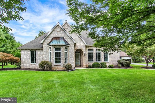 4 FOX RUN RD, Hummelstown, PA 17036