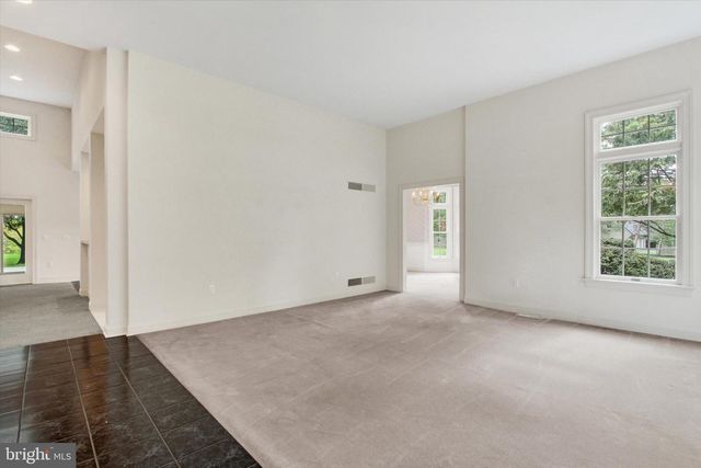 4 FOX RUN RD, Hummelstown, PA 17036
