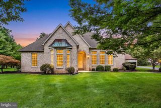 4 FOX RUN RD, Hummelstown, PA 17036