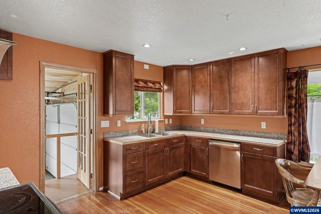 508 S 2nd St, Silverton, OR 97381