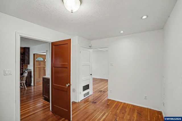 508 S 2nd St, Silverton, OR 97381