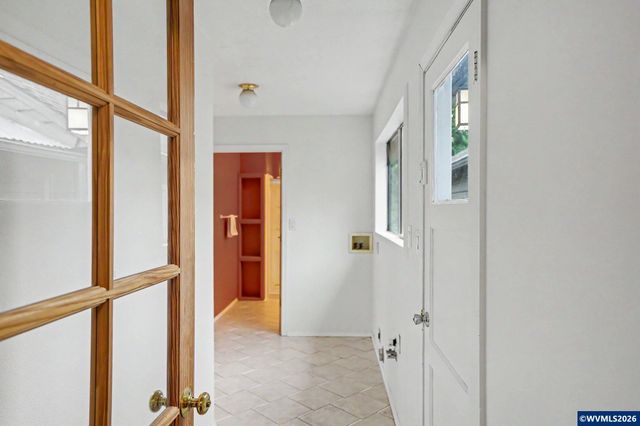 508 S 2nd St, Silverton, OR 97381