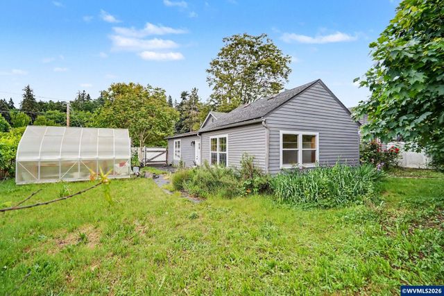 508 S 2nd St, Silverton, OR 97381