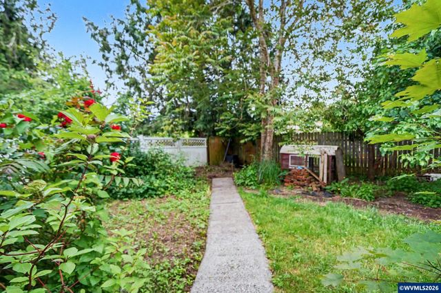 508 S 2nd St, Silverton, OR 97381