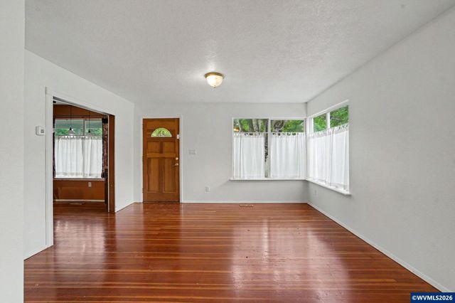 508 S 2nd St, Silverton, OR 97381