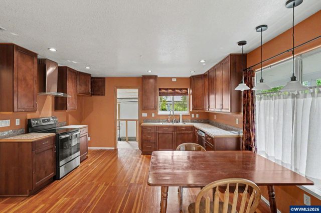 508 S 2nd St, Silverton, OR 97381