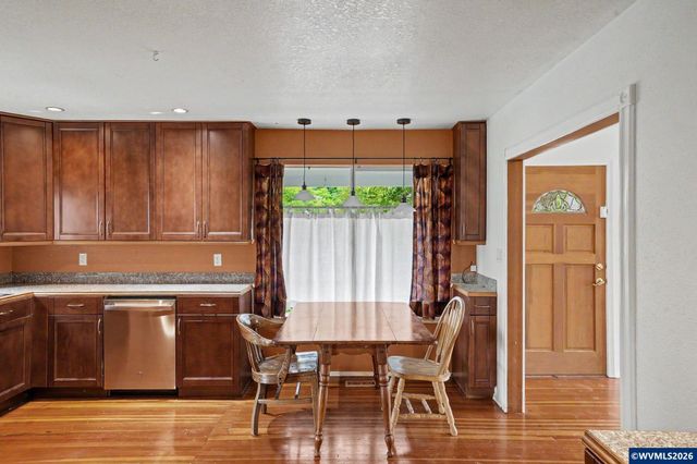 508 S 2nd St, Silverton, OR 97381