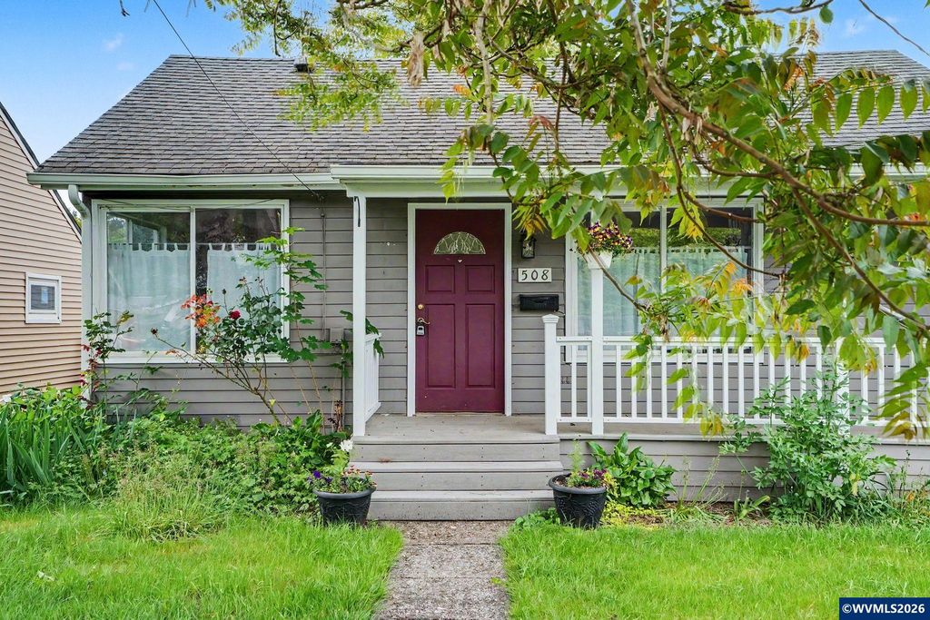 508 S 2nd St, Silverton, OR 97381