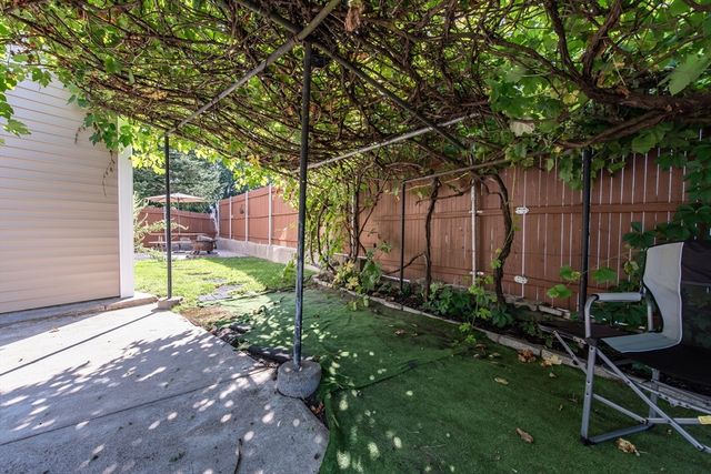 68 Northeast St, Woonsocket, RI 02895