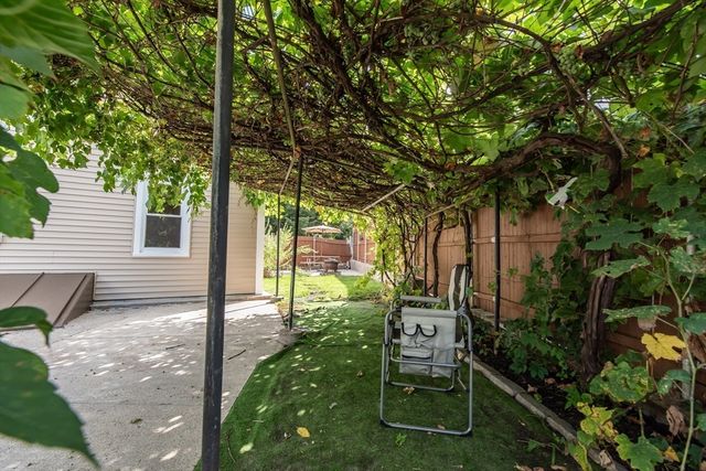 68 Northeast St, Woonsocket, RI 02895