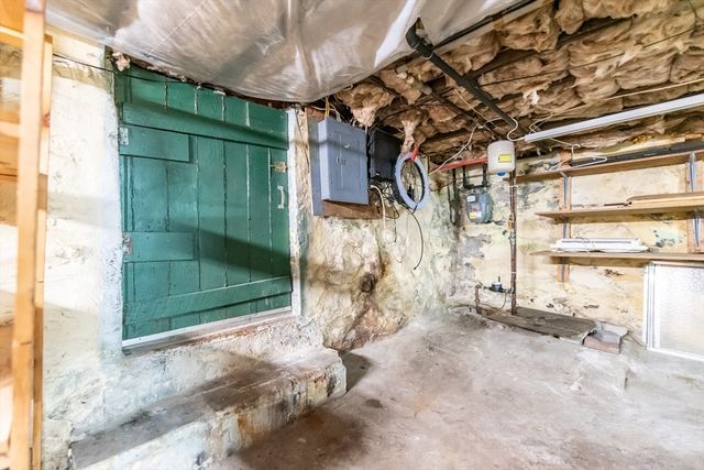 68 Northeast St, Woonsocket, RI 02895