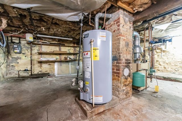 68 Northeast St, Woonsocket, RI 02895