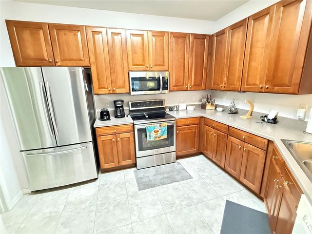 2052 INVERNESS GREENS DRIVE, Sun City Center, FL 33573