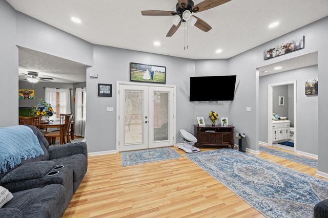 1067 Ashley Way, Lawrenceburg, KY 40342