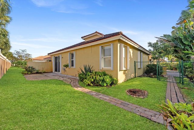 8085 Saw Palmetto Lane, Boynton Beach, FL 33436