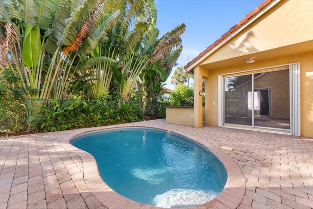 8085 Saw Palmetto Lane, Boynton Beach, FL 33436