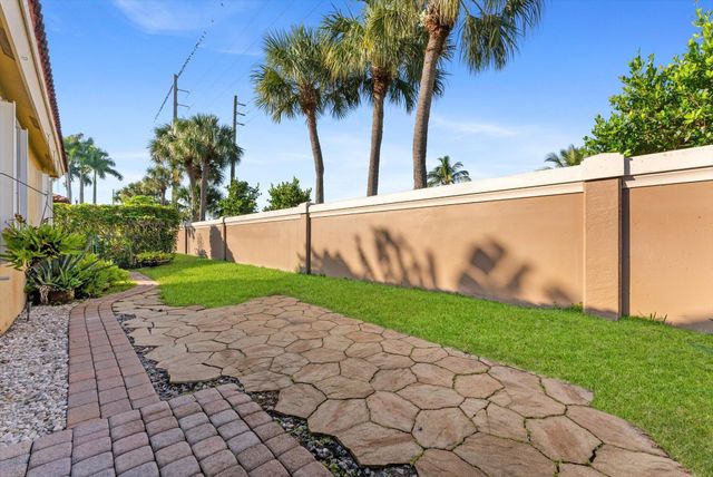 8085 Saw Palmetto Lane, Boynton Beach, FL 33436