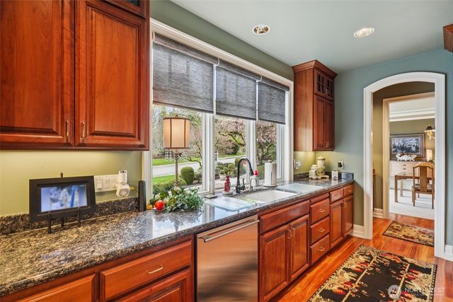406 Windsor Dr SE, Sammamish, WA 98074