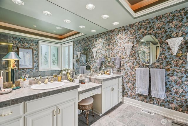 406 Windsor Dr SE, Sammamish, WA 98074