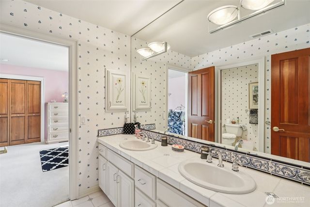 406 Windsor Dr SE, Sammamish, WA 98074