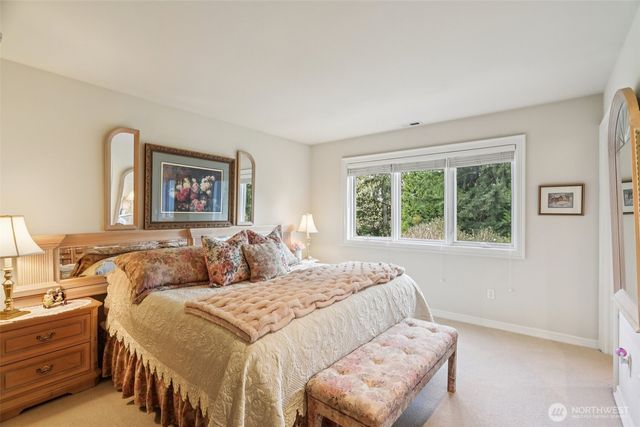 406 Windsor Dr SE, Sammamish, WA 98074