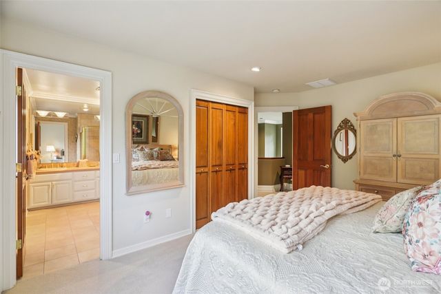 406 Windsor Dr SE, Sammamish, WA 98074