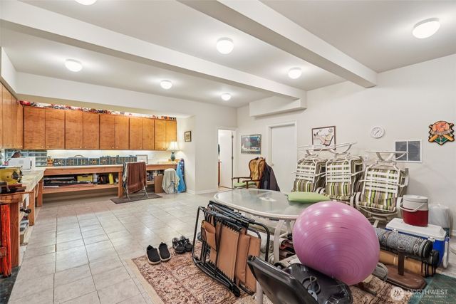 406 Windsor Dr SE, Sammamish, WA 98074