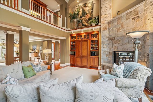 406 Windsor Dr SE, Sammamish, WA 98074