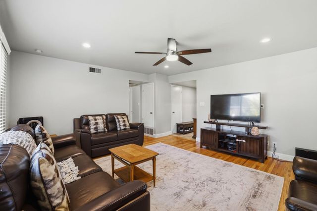 8859 Mohawk Way, Fair Oaks, CA 95628