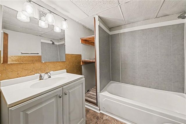 13008 E 38th Street, Independence, MO 64055