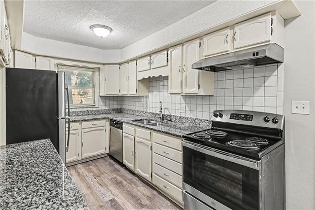 13008 E 38th Street, Independence, MO 64055