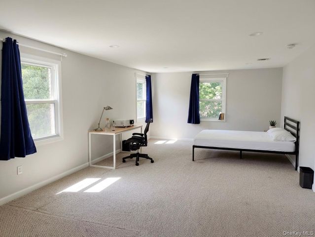 11 Manor Lane, Stony Brook, NY 11790