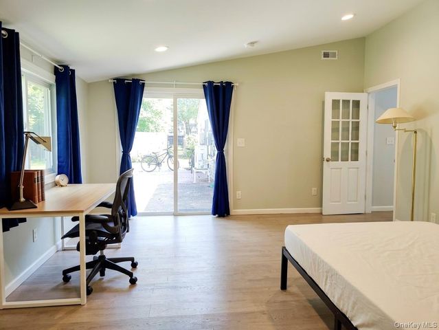 11 Manor Lane, Stony Brook, NY 11790