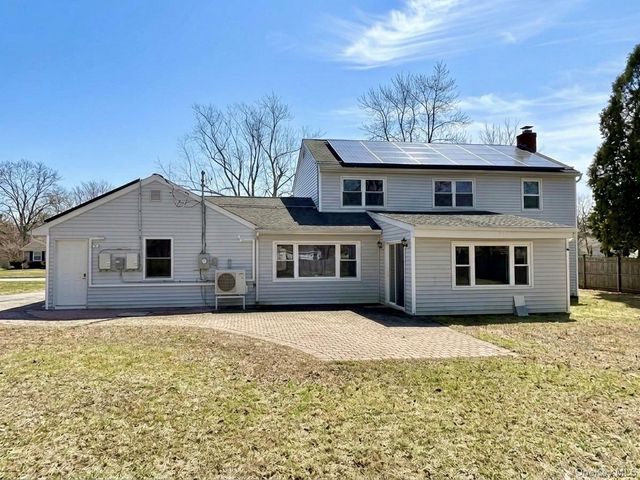 11 Manor Lane, Stony Brook, NY 11790