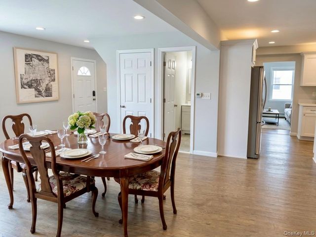 11 Manor Lane, Stony Brook, NY 11790