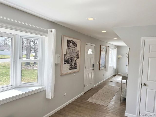 11 Manor Lane, Stony Brook, NY 11790