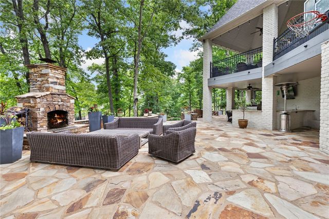 7205 Dunroven Lane, Rogers, AR 72758