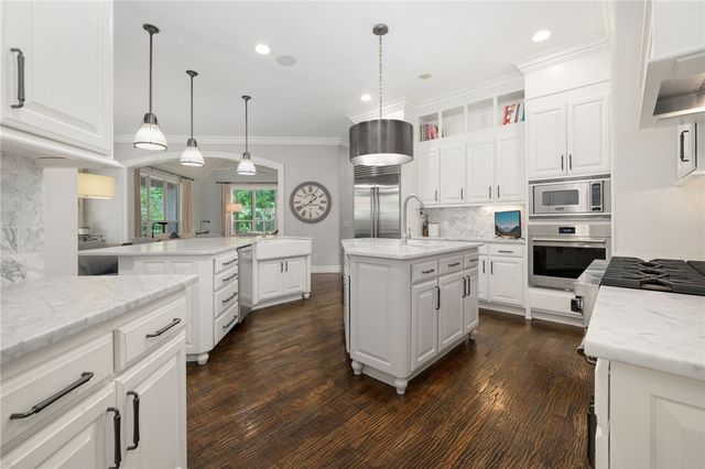 7205 Dunroven Lane, Rogers, AR 72758