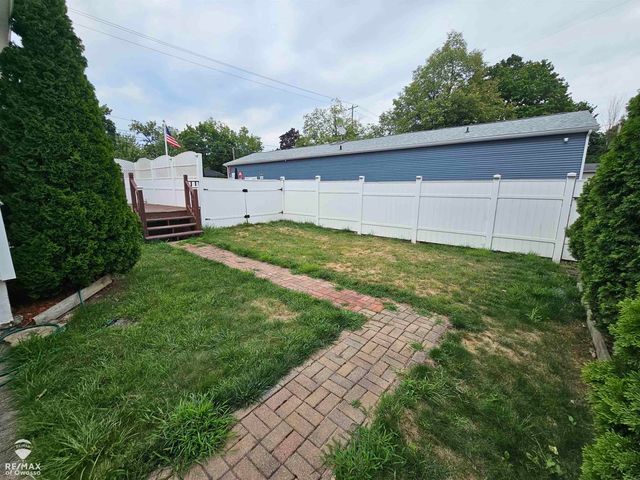614 E Oliver Street, Owosso, MI 48867