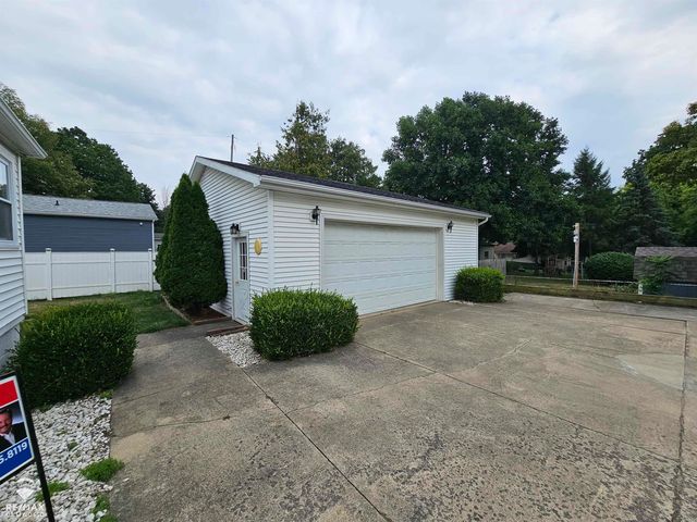 614 E Oliver Street, Owosso, MI 48867