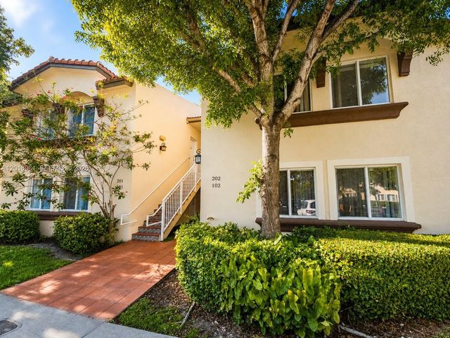 15721 SW 137th Ave 202, Miami, FL 33177