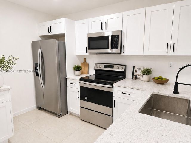 15721 SW 137th Ave 202, Miami, FL 33177