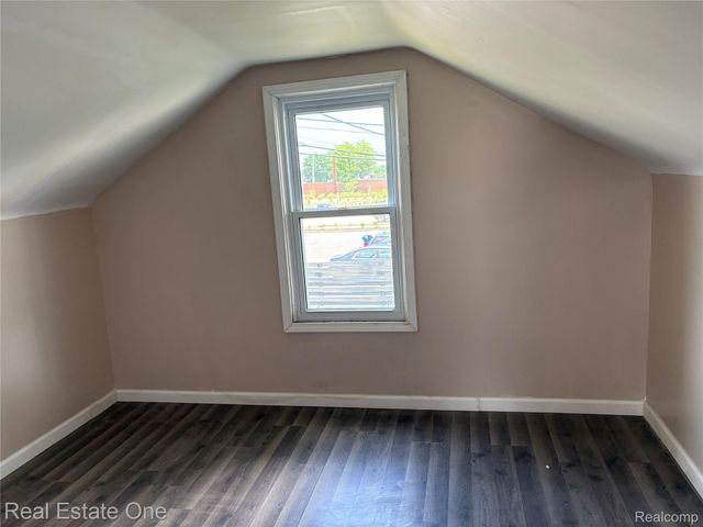 5873 Elmgrove Avenue, Warren, MI 48092