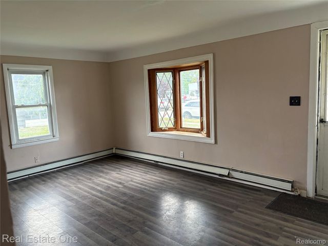 5873 Elmgrove Avenue, Warren, MI 48092