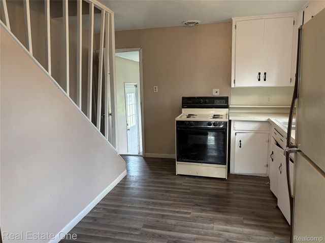 5873 Elmgrove Avenue, Warren, MI 48092