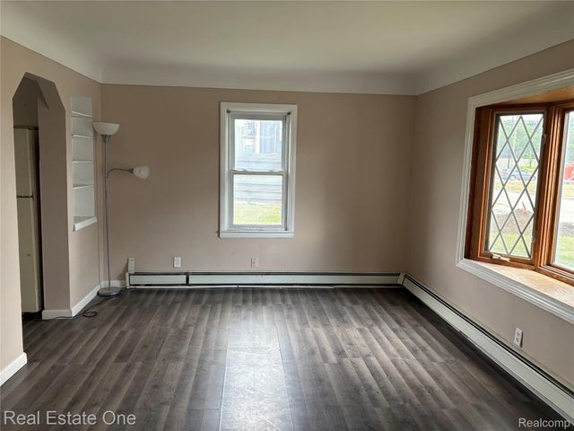 5873 Elmgrove Avenue, Warren, MI 48092