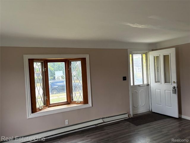 5873 Elmgrove Avenue, Warren, MI 48092