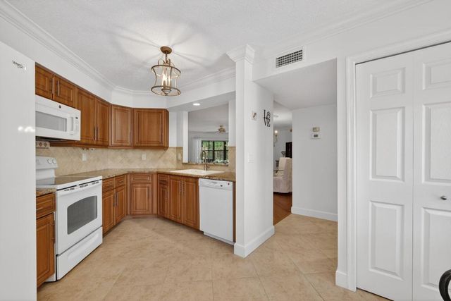 3401 SE Martinique Trace 102, Stuart, FL 34997