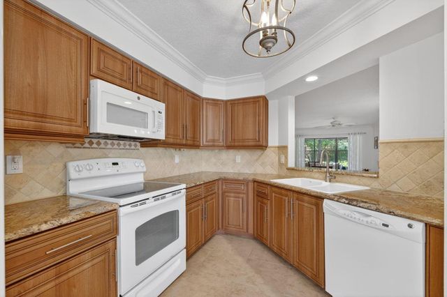 3401 SE Martinique Trace 102, Stuart, FL 34997